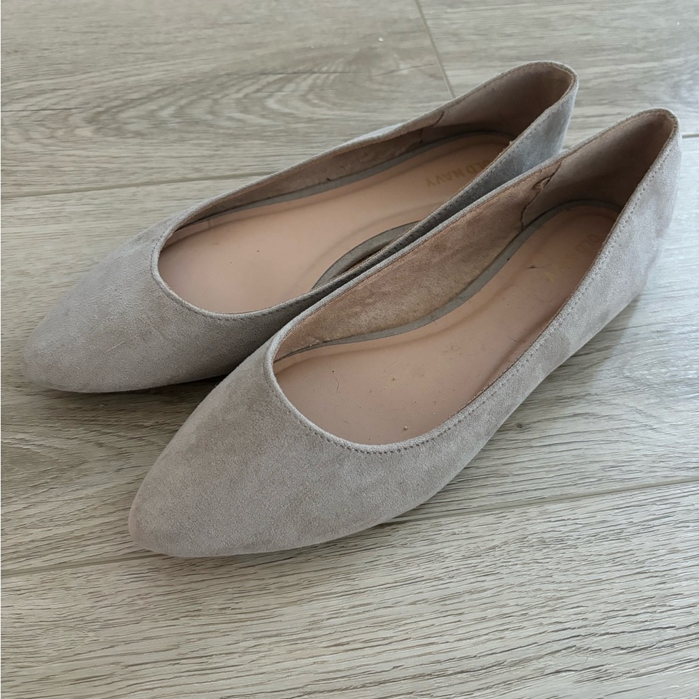 Old Navy women’s pointed toe flats beige size 8